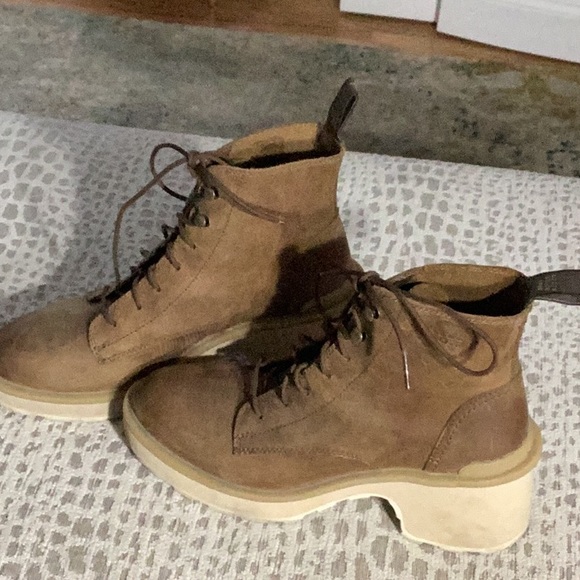 Sorel boots only worn a few times - Picture 5 of 6